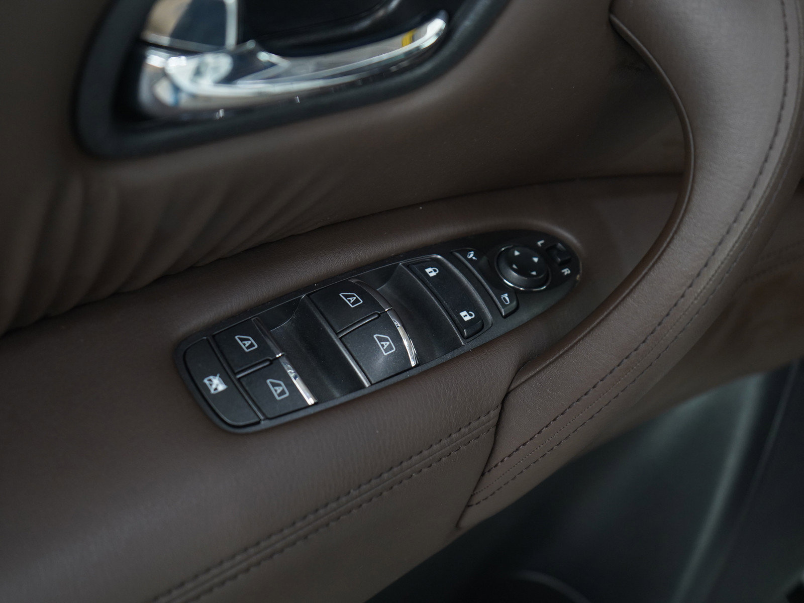 Used 2023 Nissan Armada Platinum w/ Captain's Chairs Package image 23