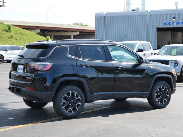 Used 2019 Jeep Compass Trailhawk w/ Popular Equipment Group AWD/4WD image 4