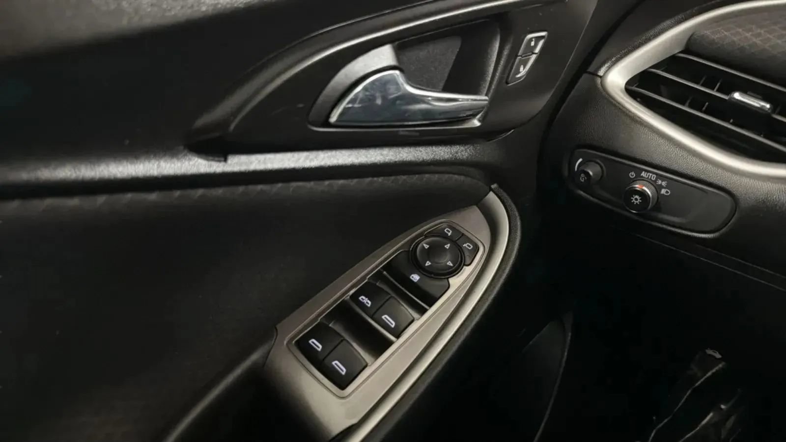 Used 2022 Chevrolet Malibu LT FWD image 18