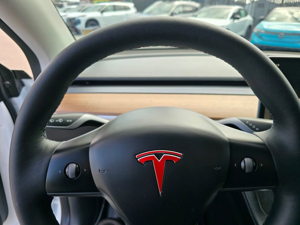 Used 2023 Tesla Model Y Performance image 21