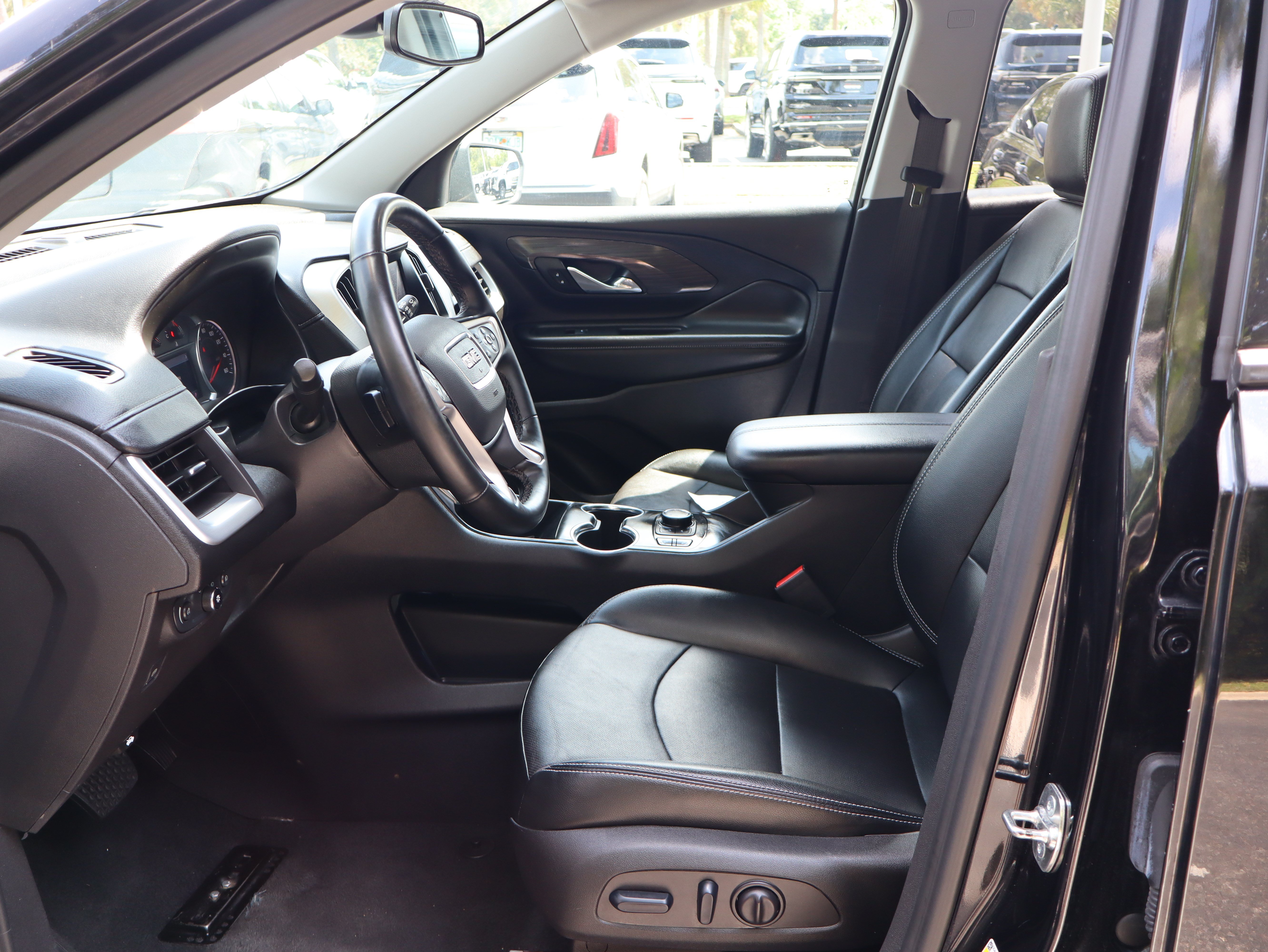 Used 2024 GMC Terrain SLT AWD/4WD image 21