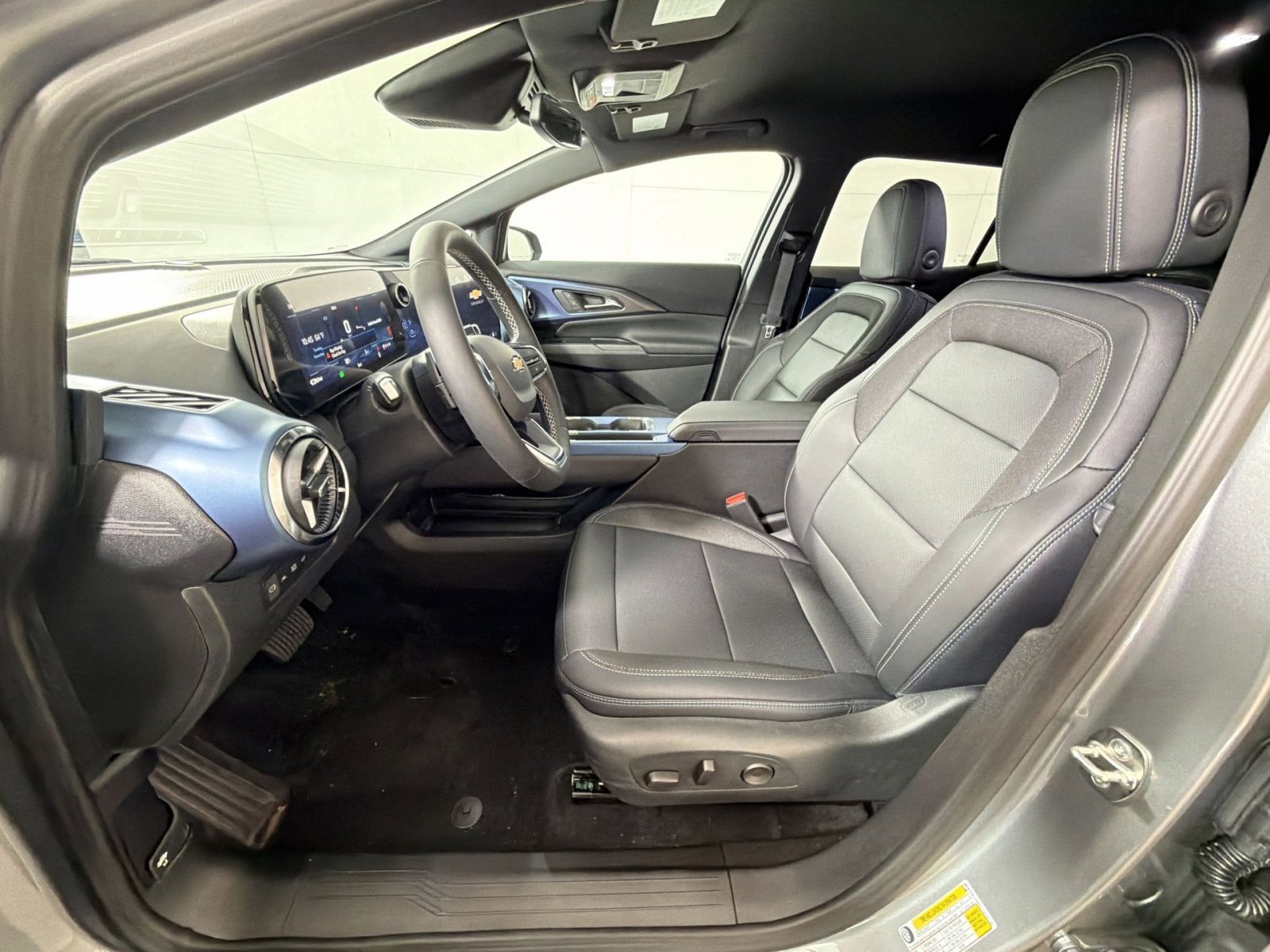 New 2026 Chevrolet Equinox EV LT image 13