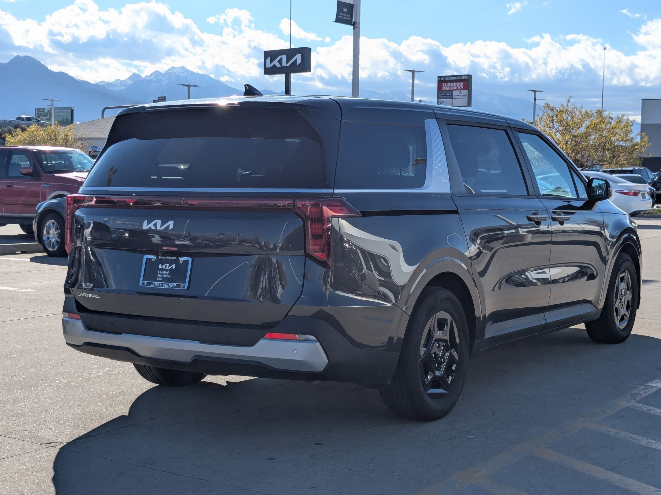 Certified 2025 Kia Carnival LX image 5