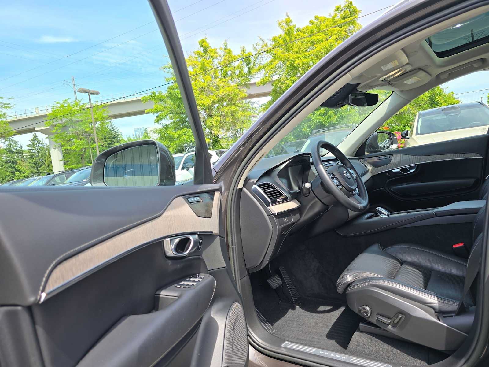 Certified 2023 Volvo XC90 B6 Ultimate w/ Lounge Package AWD/4WD image 22
