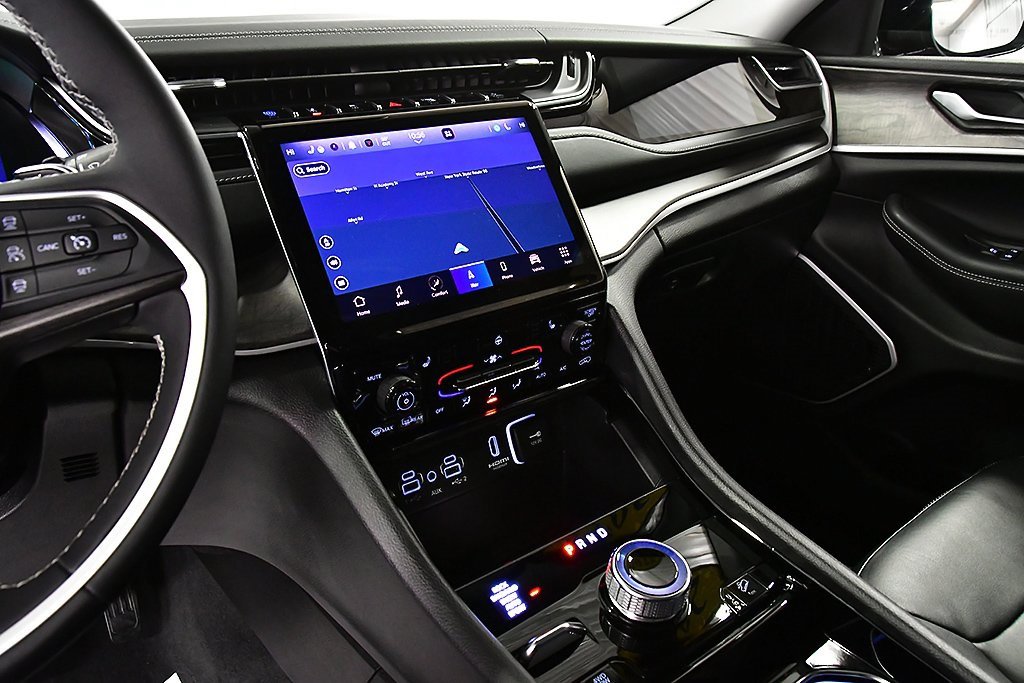 Used 2022 Jeep Grand Cherokee Limited 4xe image 19