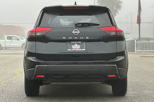 Used 2024 Nissan Rogue S image 5