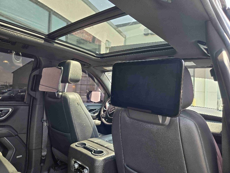 Used 2021 GMC Yukon XL SLT w/ SLT Premium Package image 18