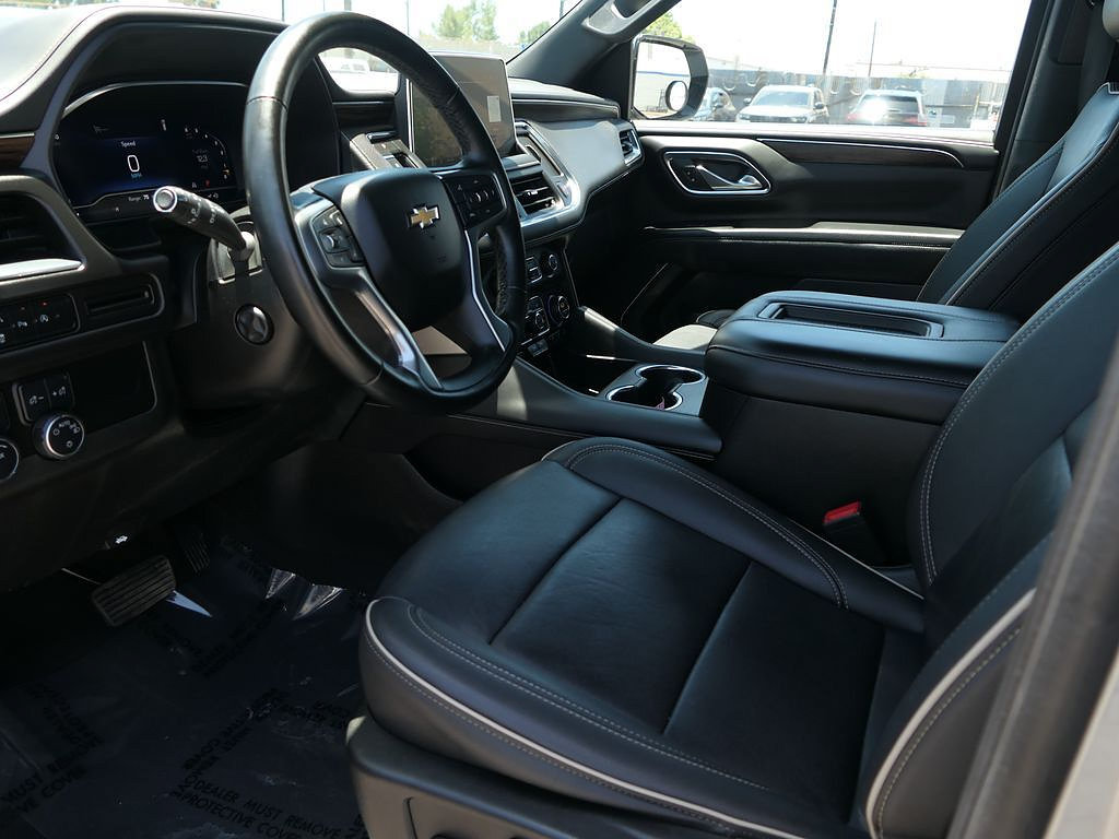 Used 2024 Chevrolet Suburban Premier RWD image 11