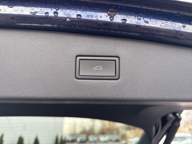 Used 2023 Volkswagen Tiguan SE w/ Panoramic Sunroof Package image 31