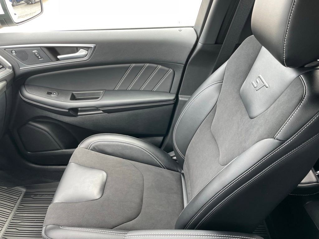 Used 2023 Ford Edge ST w/ Cargo Accessory Package AWD/4WD image 18