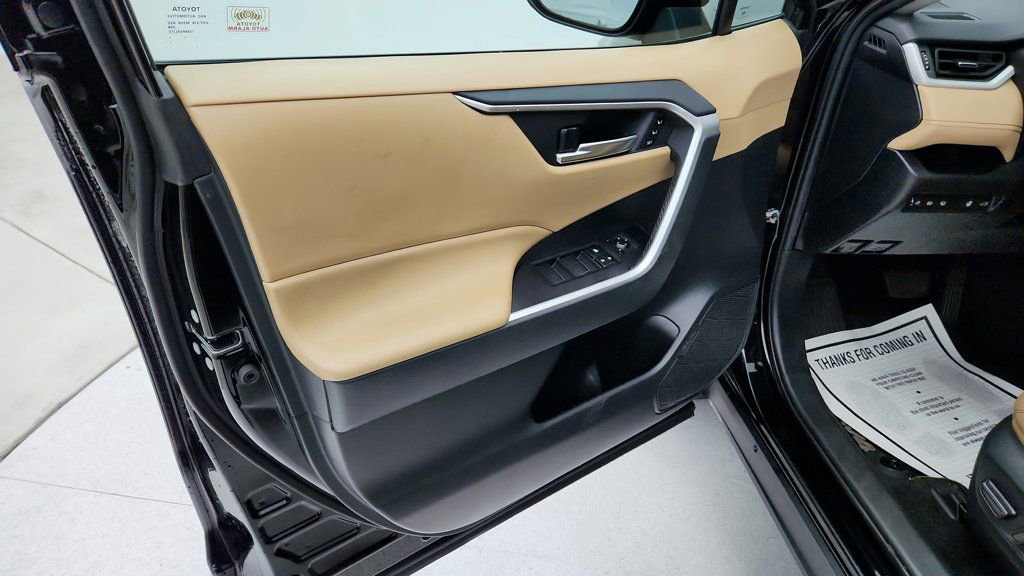 Used 2020 Toyota RAV4 XLE Premium image 11