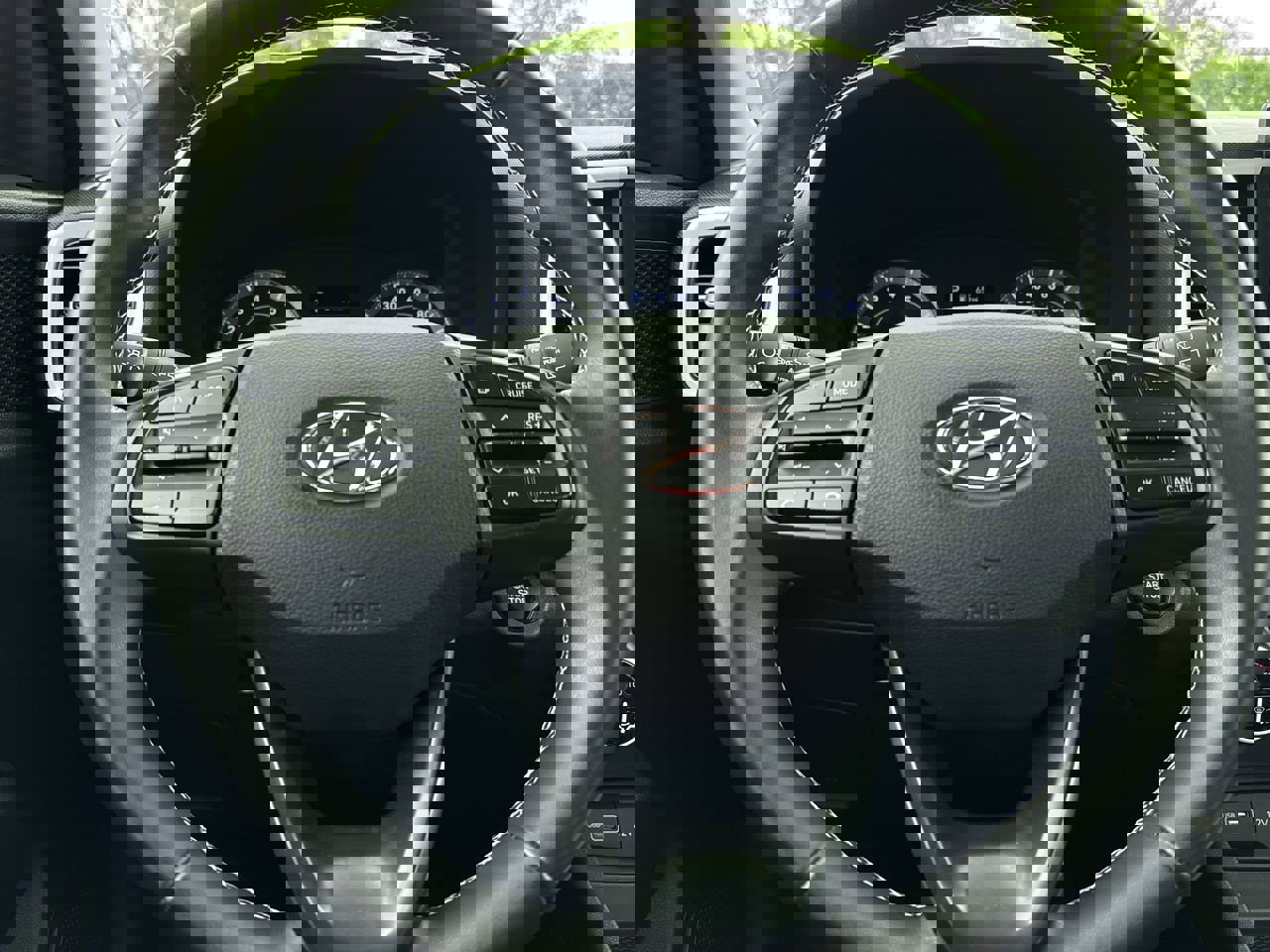 Used 2022 Hyundai Venue Limited image 15