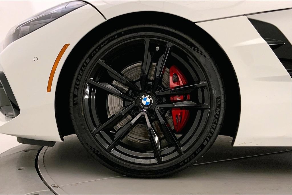 Certified 2023 BMW Z4 M40i w/ Premium Package RWD image 8
