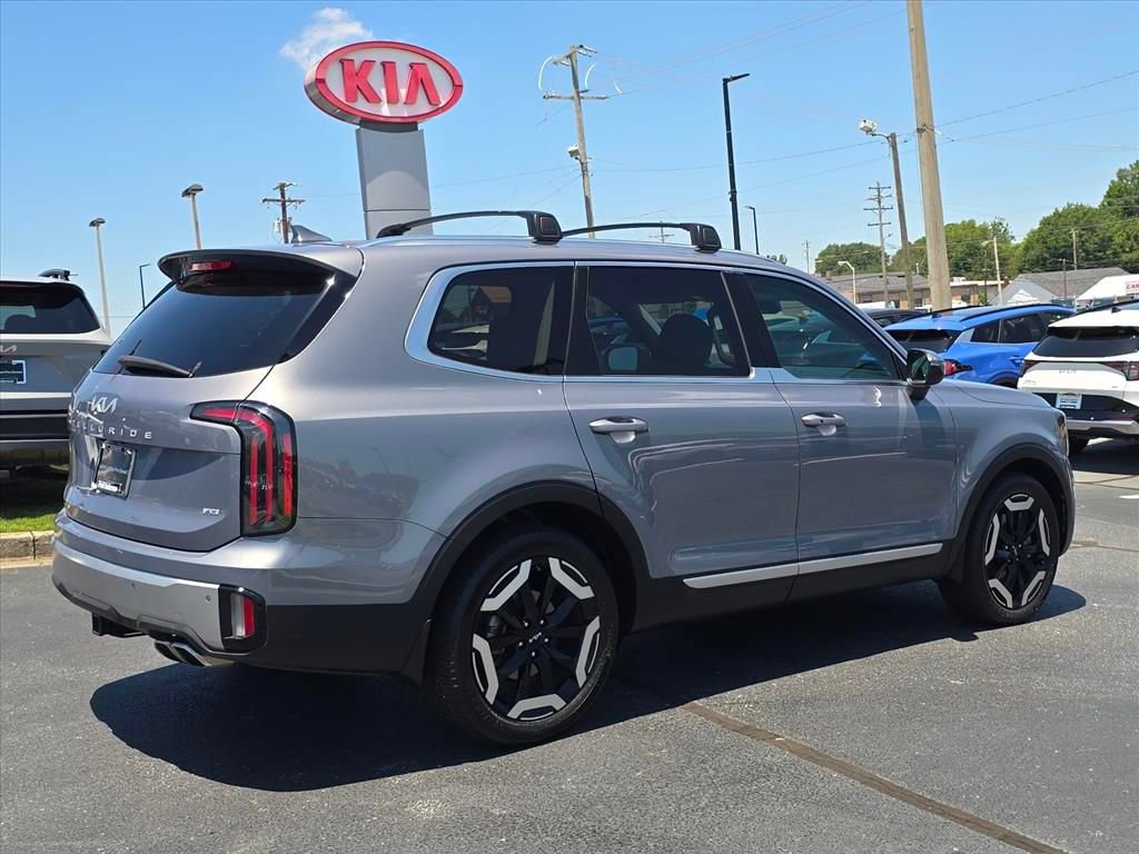 Certified 2023 Kia Telluride EX w/ EX Captain's Chair Package AWD/4WD image 3