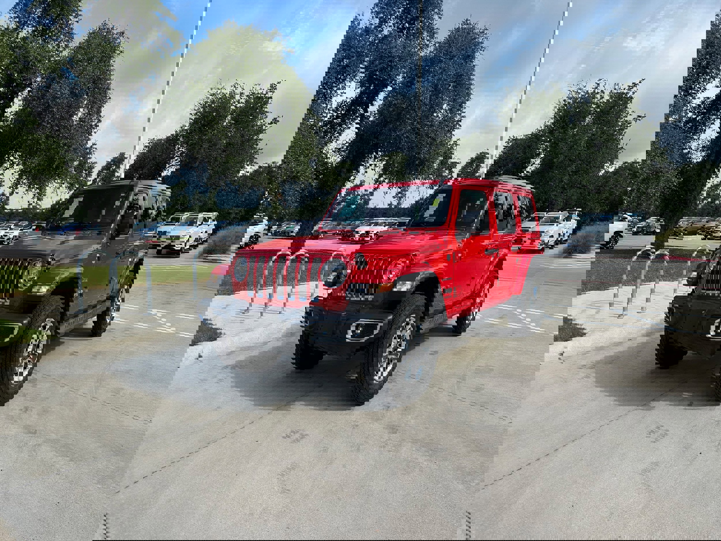 Used 2019 Jeep Wrangler Unlimited Sahara image 2