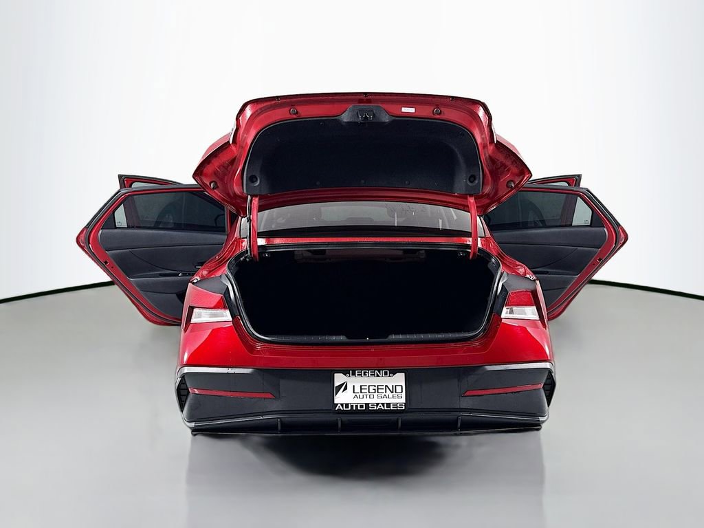 Used 2024 Hyundai Elantra SE image 22