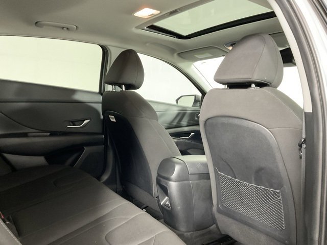 Used 2025 Hyundai Elantra SEL image 25