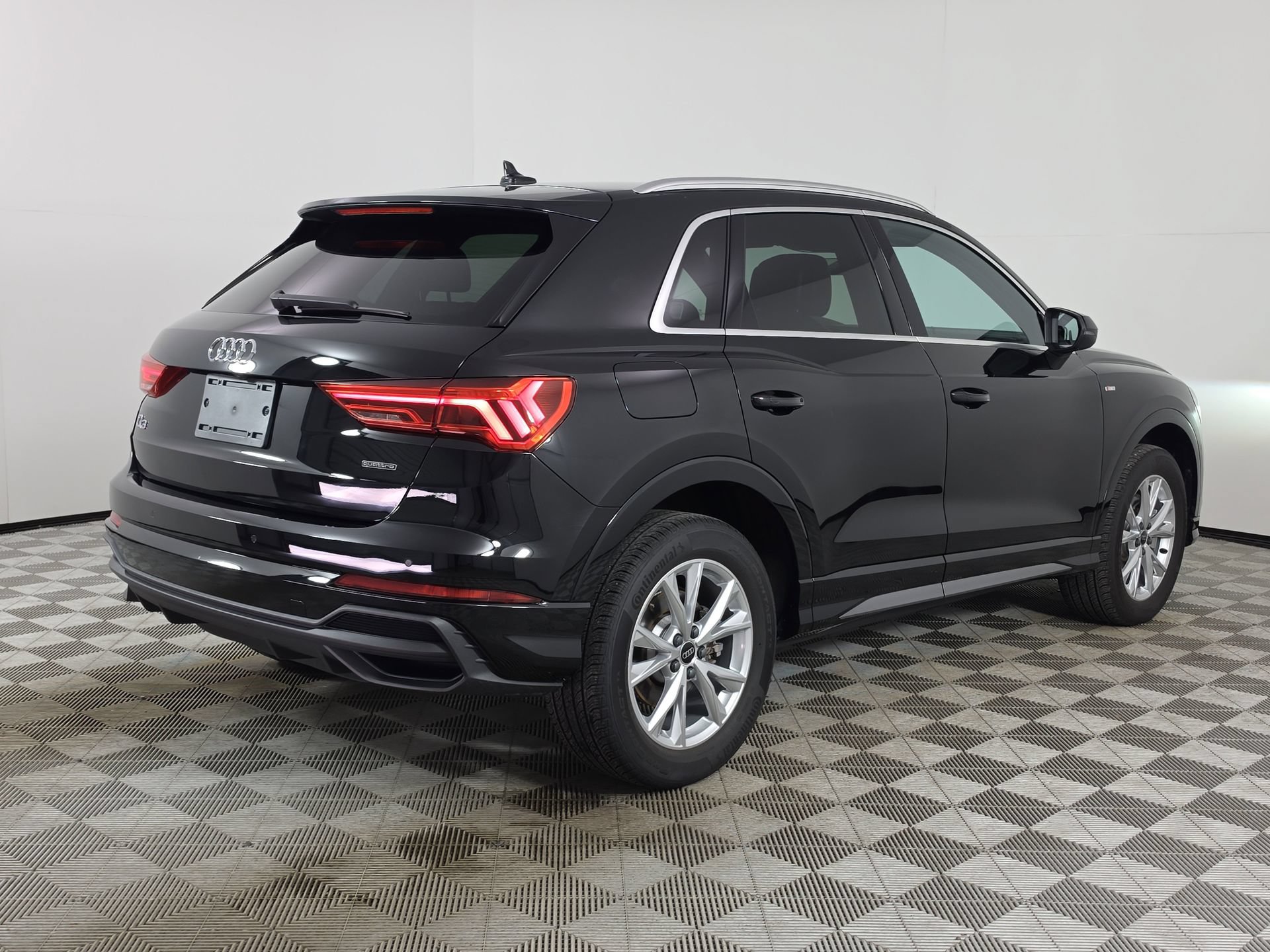 Certified 2025 Audi Q3 2.0T Premium Plus w/ Premium Plus Package AWD/4WD image 7