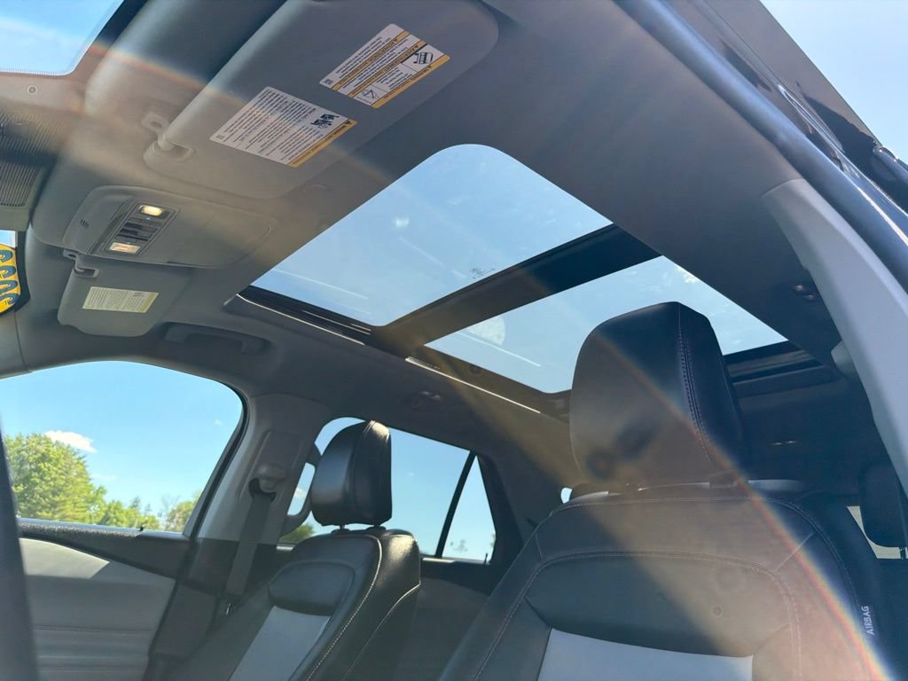Used 2023 Ford Explorer XLT w/ Equipment Group 202A AWD/4WD image 13