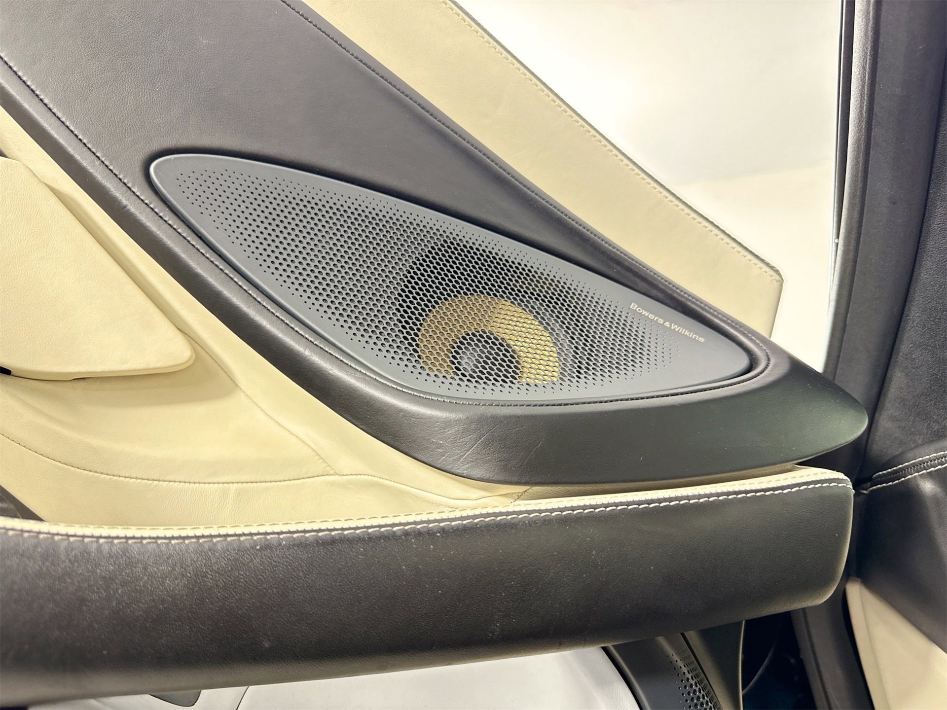 Used 2018 McLaren 570S Spider image 17