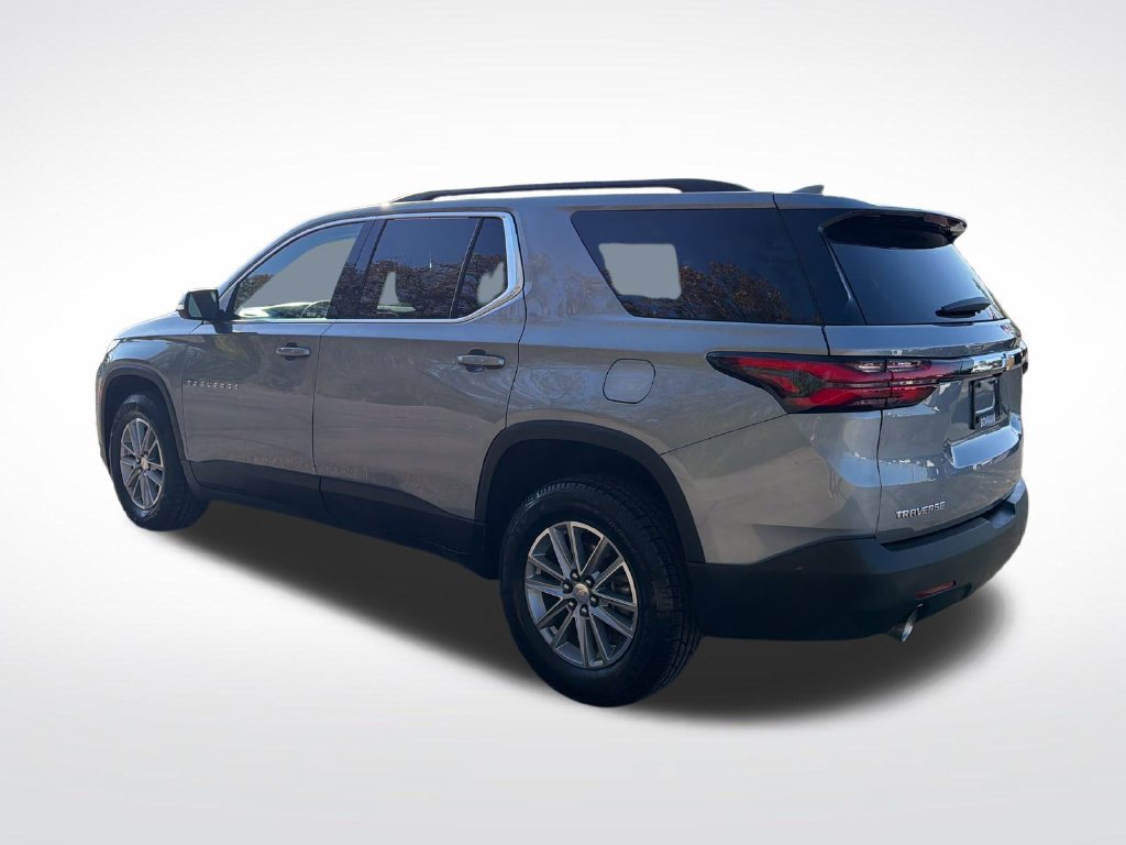 Used 2023 Chevrolet Traverse LT FWD image 3