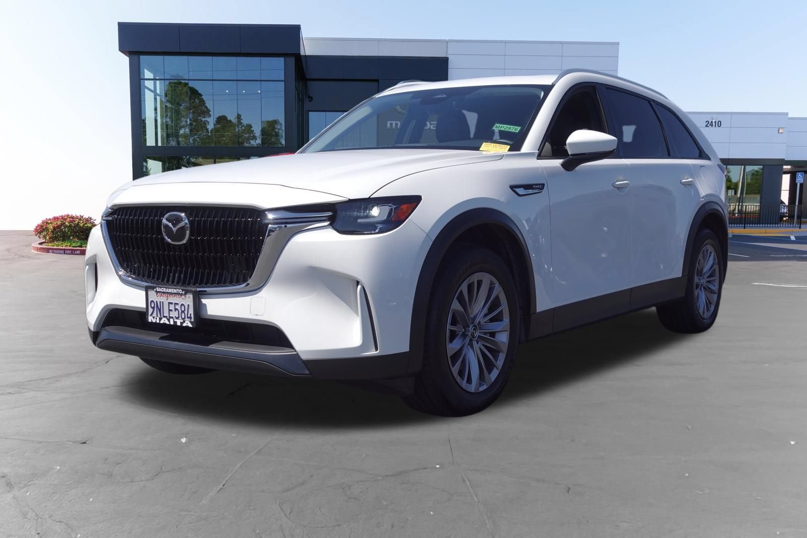 Certified 2024 MAZDA CX-90 Plug-In Hybrid w/ Preferred AWD/4WD image 9