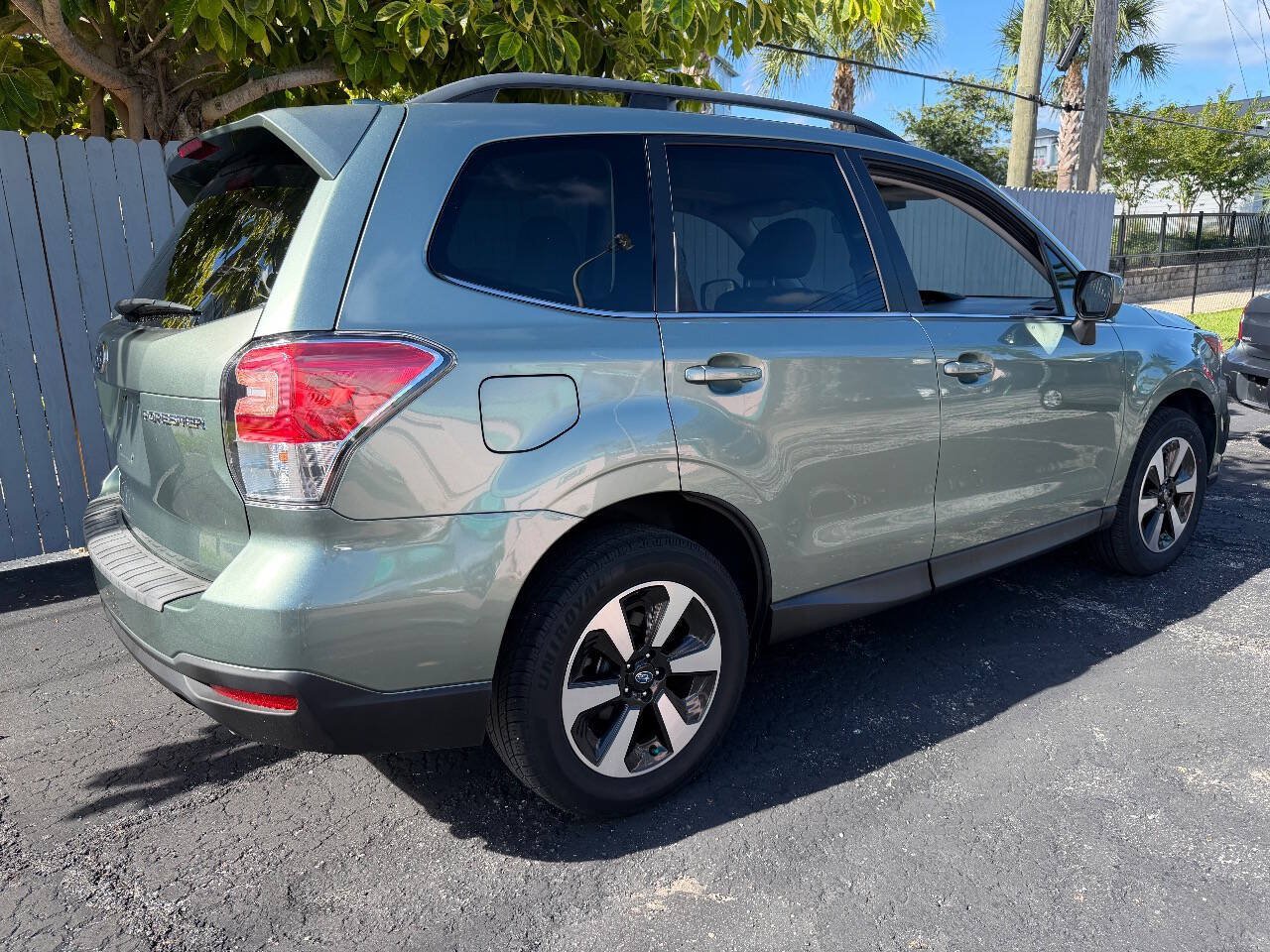 Used 2018 Subaru Forester 2.5i Limited w/ Popular Package #2 AWD/4WD image 3
