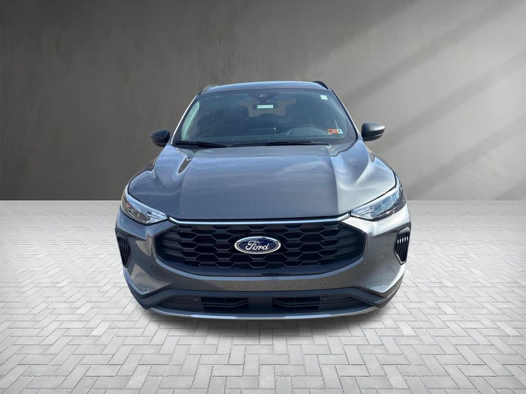 Used 2025 Ford Escape ST-Line w/ Cold Weather Package image 9