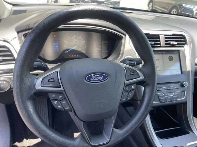 Used 2018 Ford Fusion SE w/ Fusion SE Technology Package FWD image 19