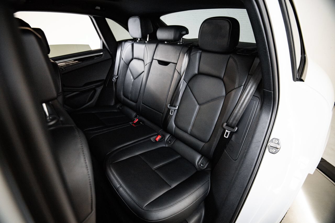 Certified 2023 Porsche Macan AWD/4WD image 24