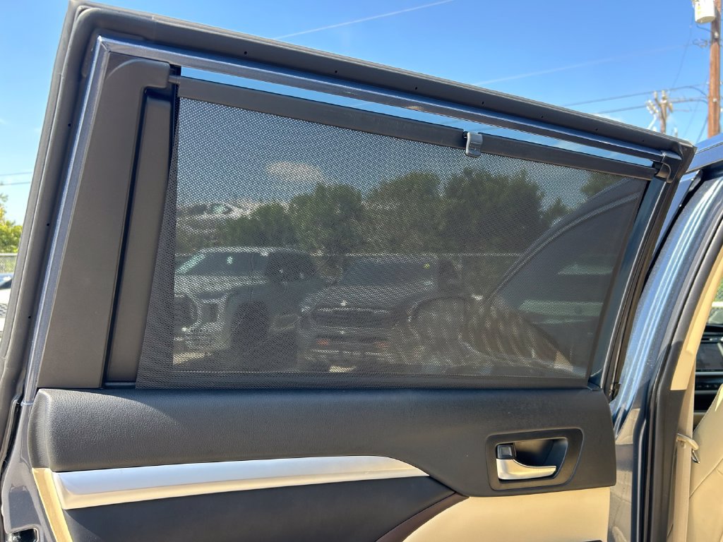 Used 2019 Toyota Highlander XLE FWD image 18