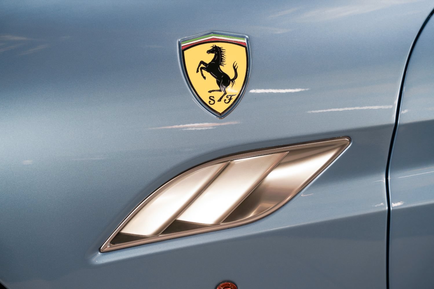 Used 2012 Ferrari California RWD image 19