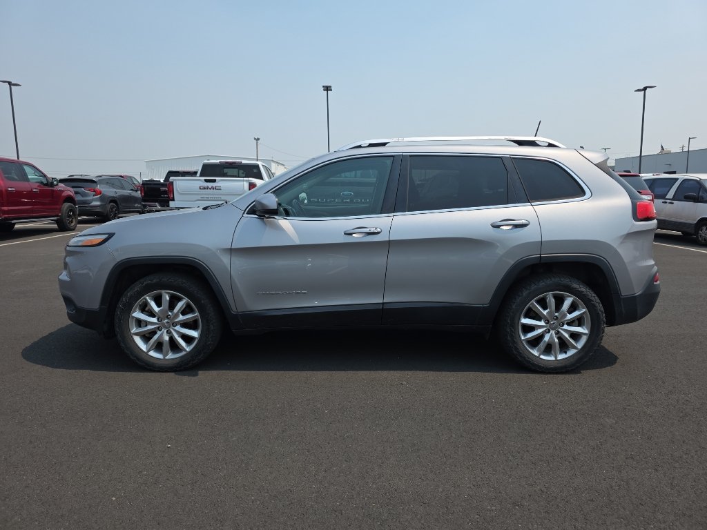 Used 2017 Jeep Cherokee Limited AWD/4WD image 4