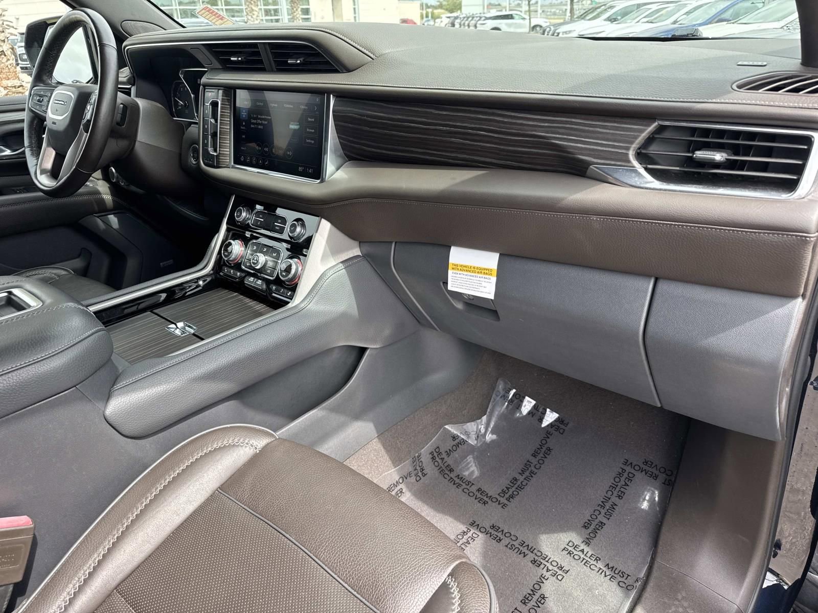 Used 2021 GMC Yukon Denali w/ Denali Premium Package image 14