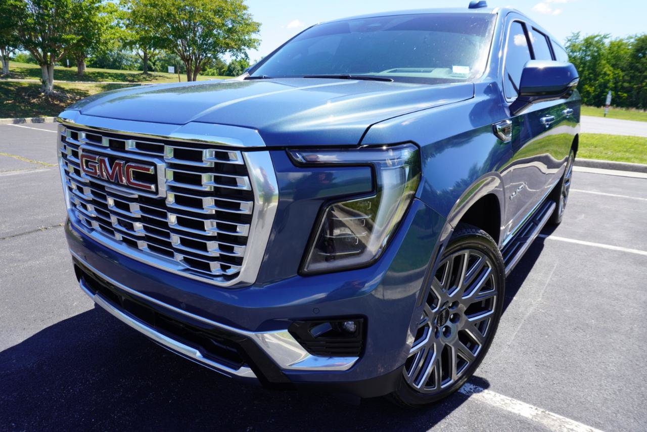 Used 2026 GMC Yukon XL Elevation w/ Elevation Premium Package AWD/4WD image 4
