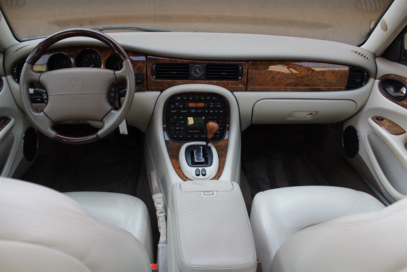 Used 2001 Jaguar XJ RWD image 25