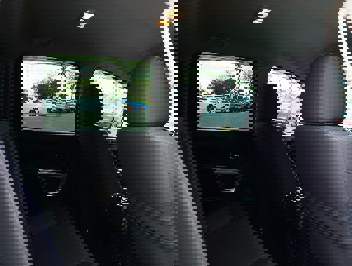 Used 2020 Nissan Titan SV w/ SV Convenience Package image 28