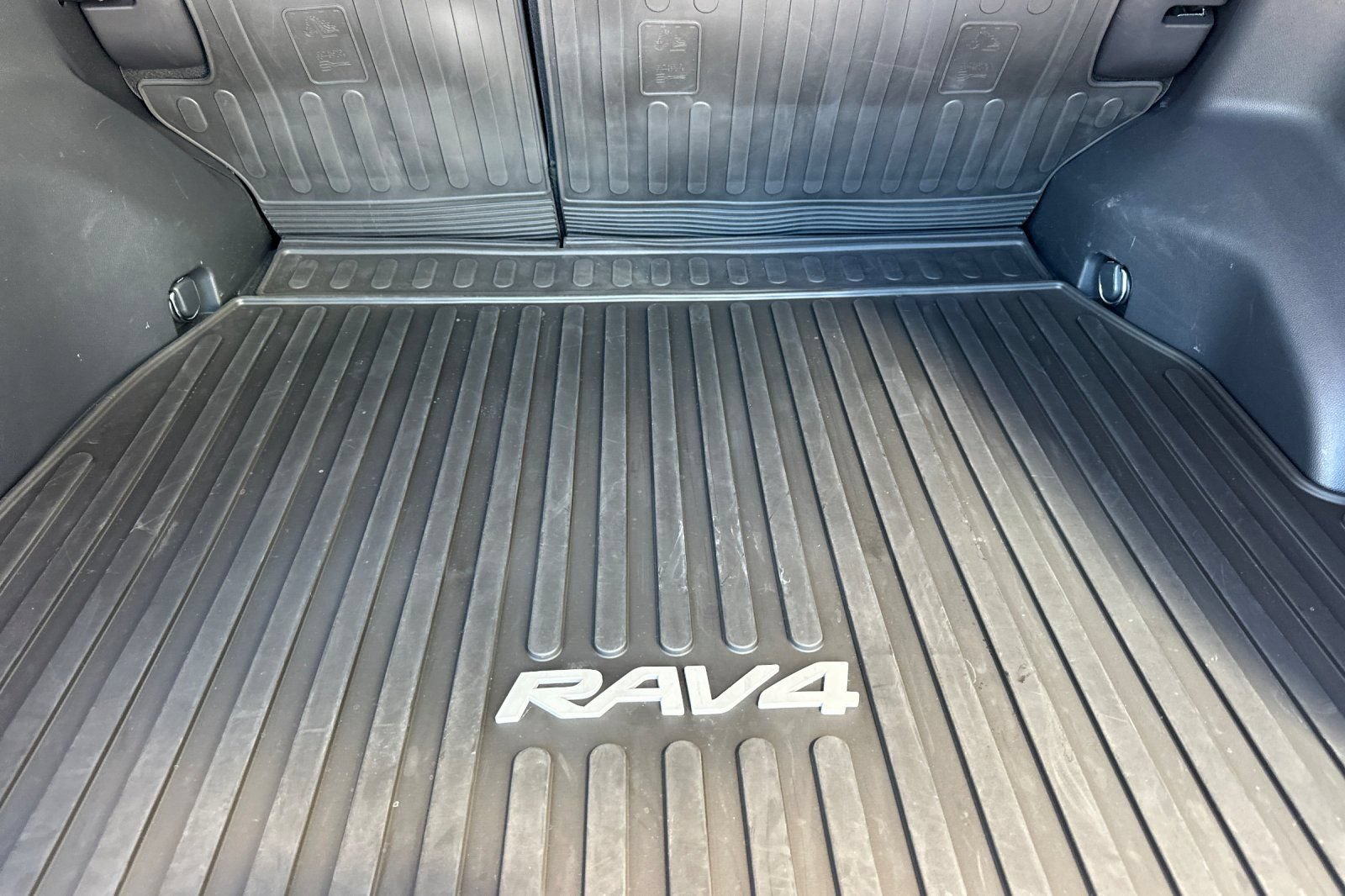 Used 2025 Toyota RAV4 XLE AWD/4WD image 18