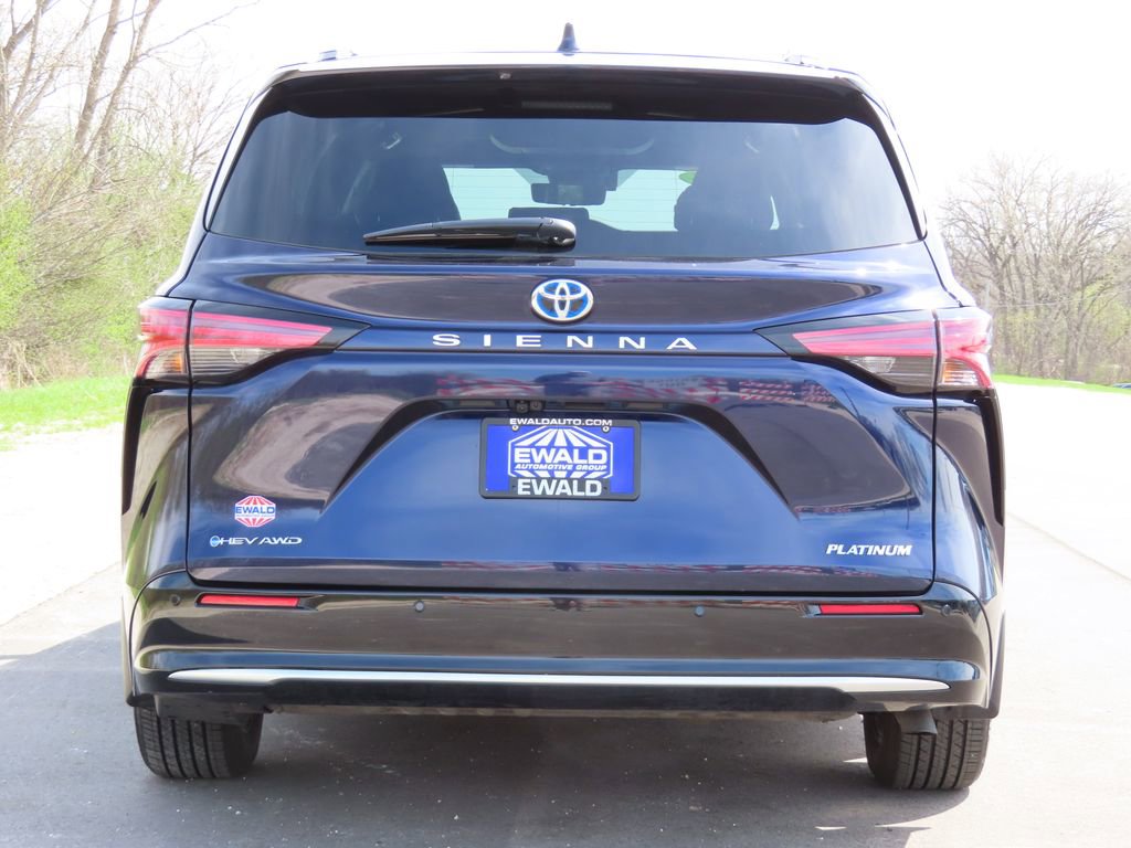 Used 2025 Toyota Sienna Platinum AWD/4WD image 19