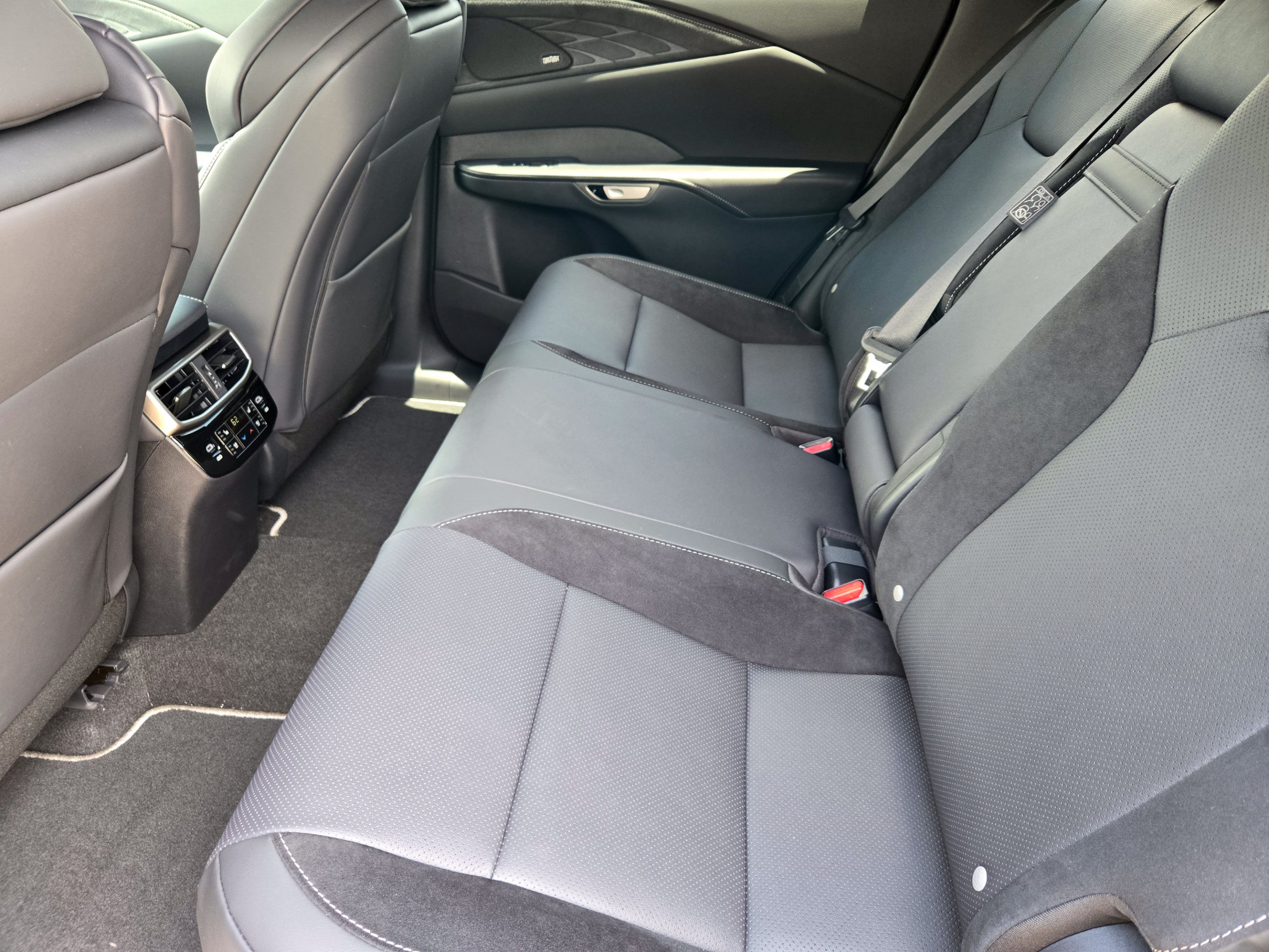 Used 2026 Lexus RX 500h F Sport w/ Appearance Package AWD/4WD image 17