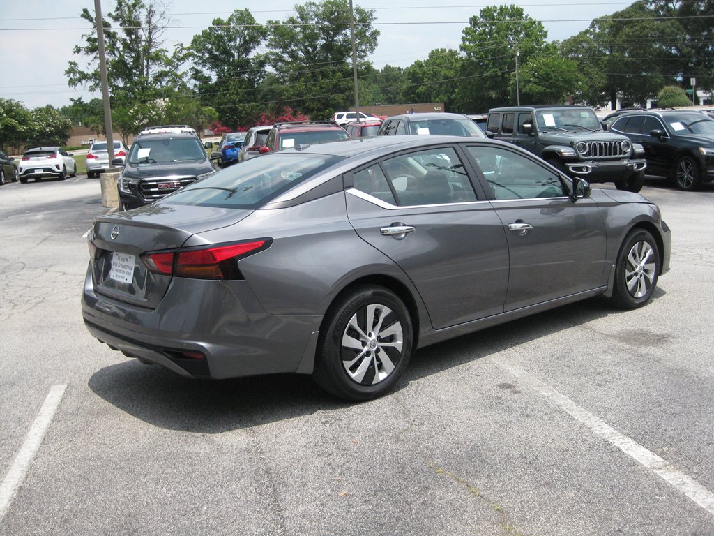 Used 2025 Nissan Altima 2.5 S FWD image 6