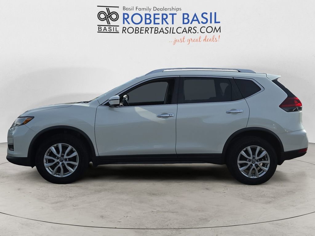 Used 2018 Nissan Rogue SV w/ Premium Package image 2