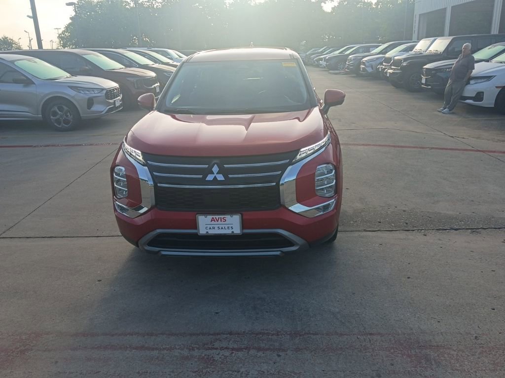 Used 2025 Mitsubishi Outlander SE image 5