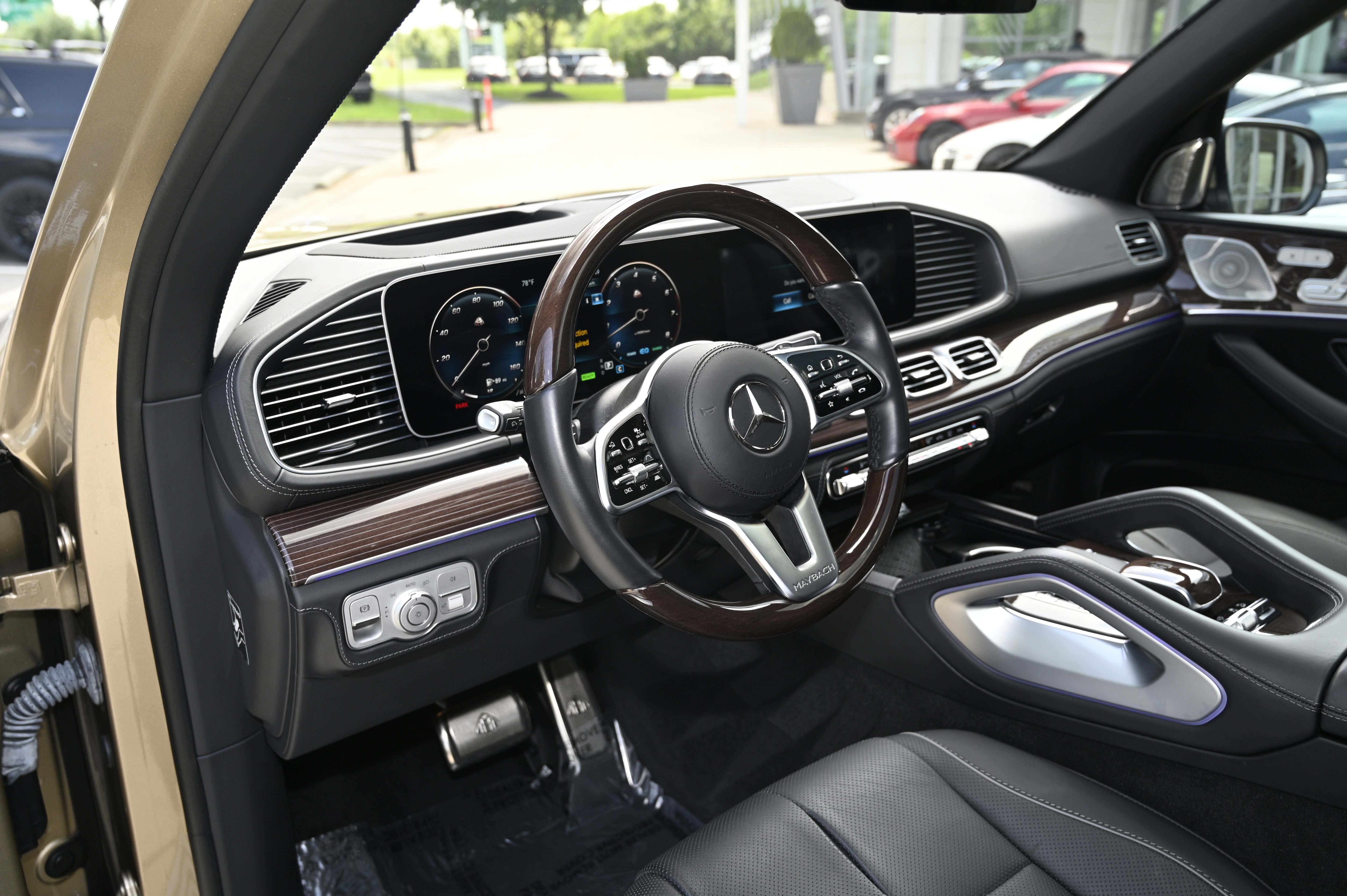 Used 2023 Mercedes-Benz Maybach GLS 600 4MATIC image 16