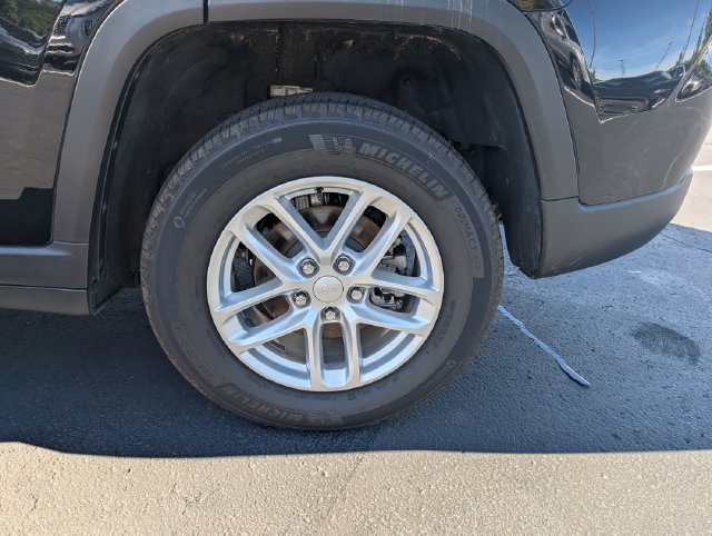 Used 2025 Jeep Grand Cherokee Laredo X AWD/4WD image 22