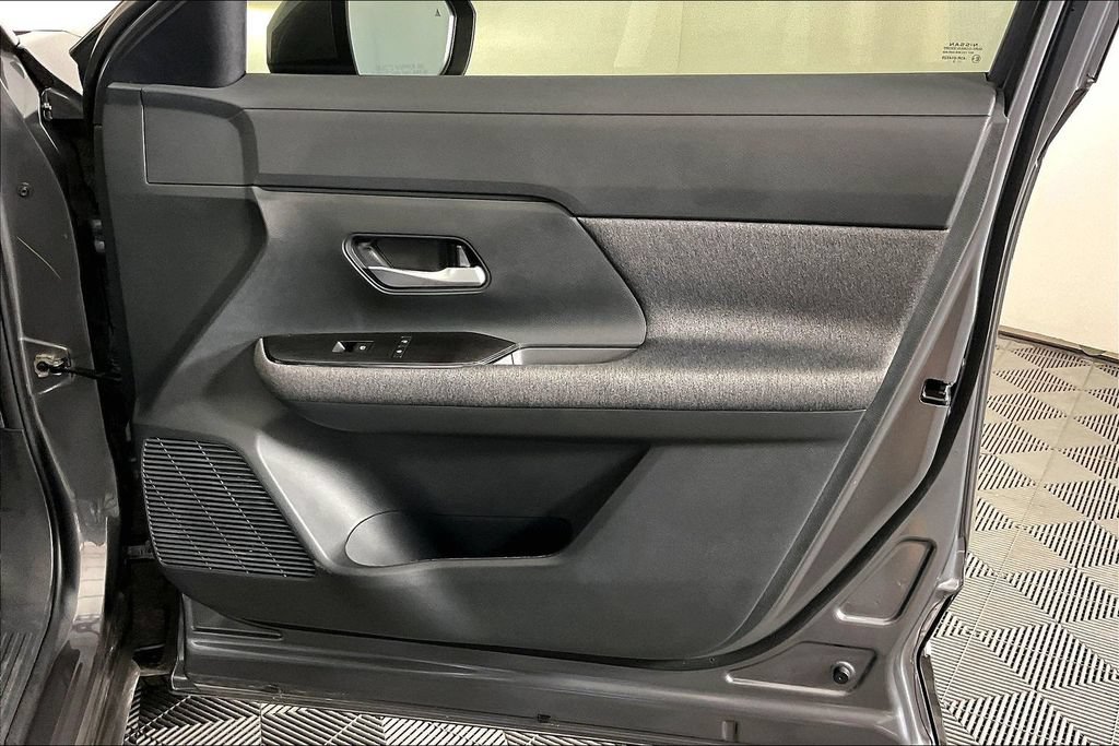 Certified 2025 Nissan Kicks SV AWD/4WD image 21
