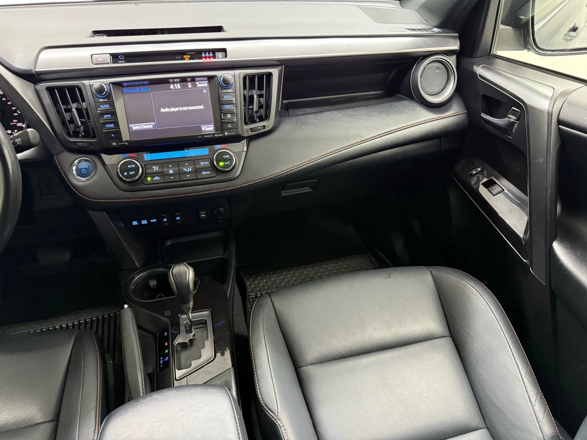 Used 2017 Toyota RAV4 SE w/ Advanced Technology Package image 33