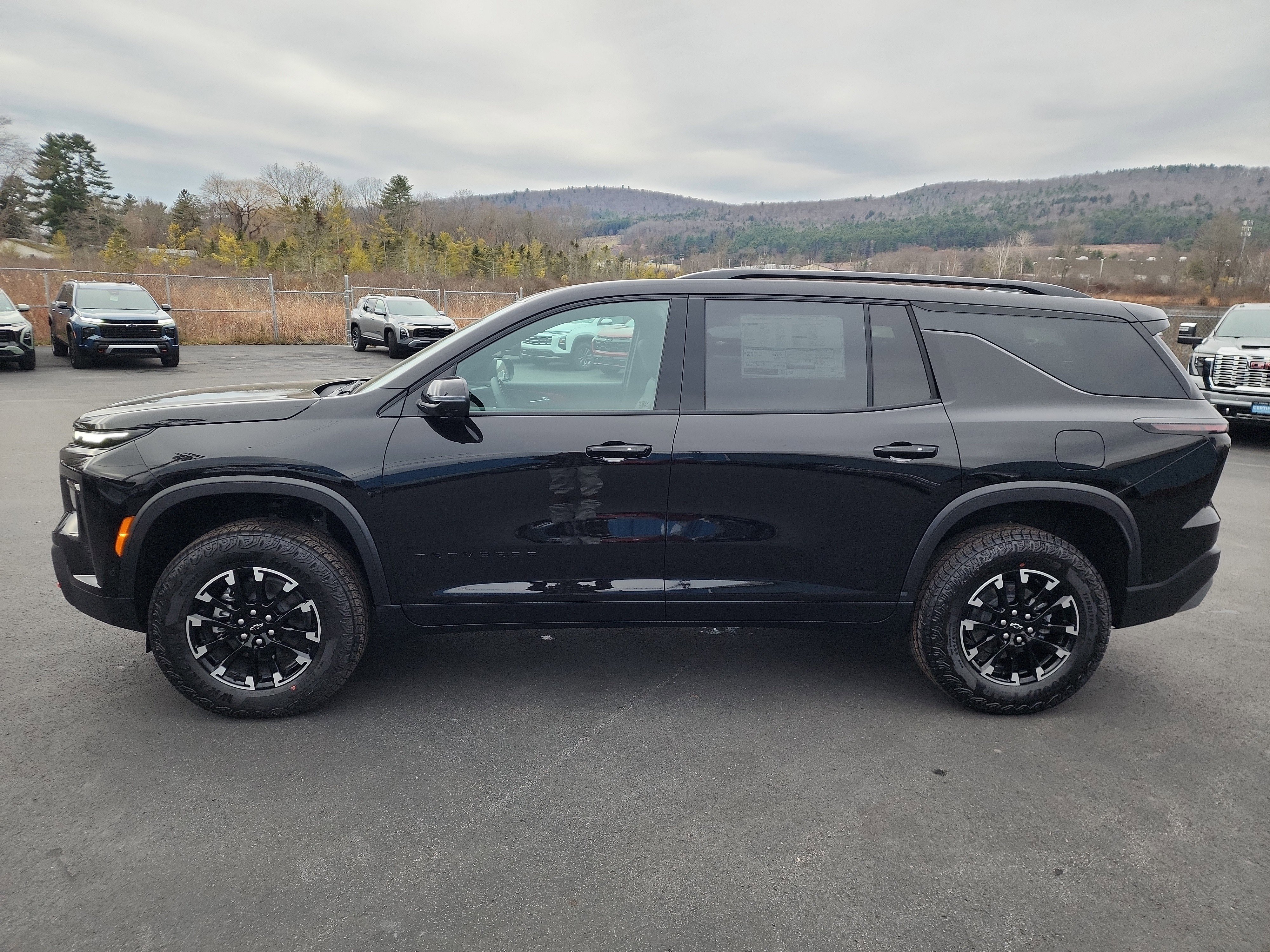 New 2026 Chevrolet Traverse Z71 w/ Enhanced Driving Package AWD/4WD image 5