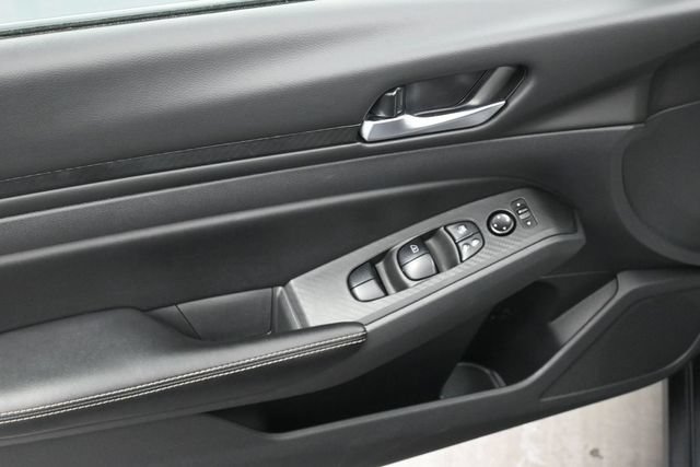 Used 2024 Nissan Altima 2.5 SV FWD image 9
