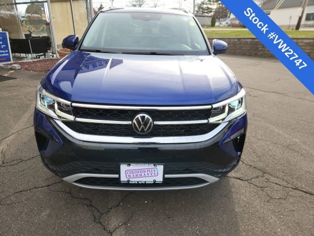 Certified 2024 Volkswagen Taos SEL image 4